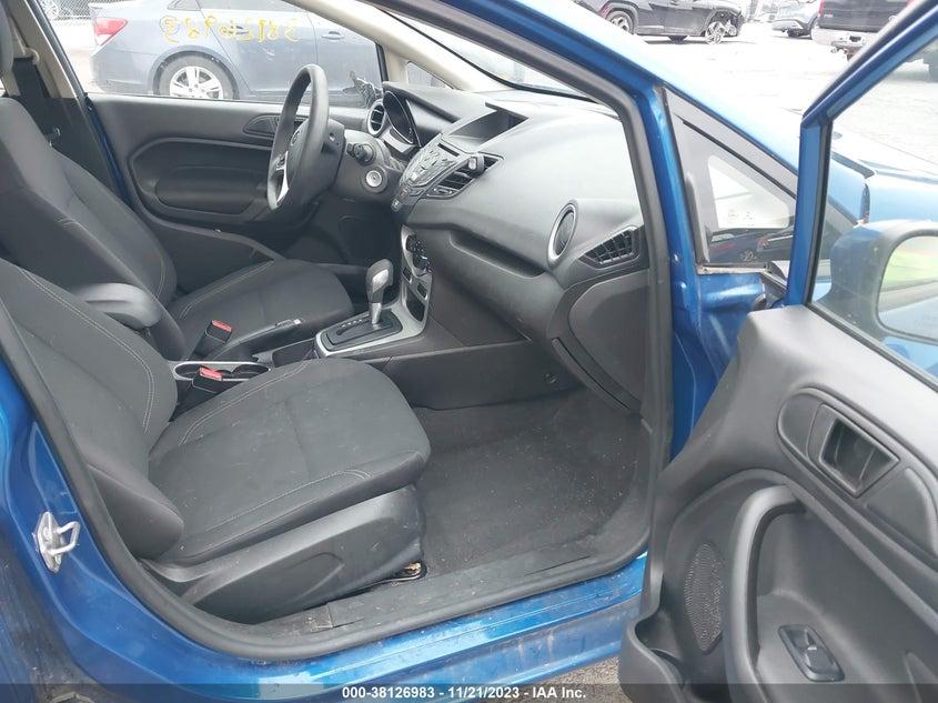 VIN 3FADP4BJ3KM117233 2019 FORD FIESTA SE