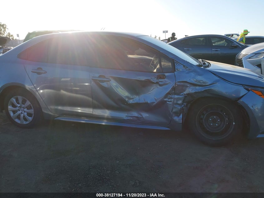 VIN JTDEPMAE6NJ206377 2022 TOYOTA COROLLA LE