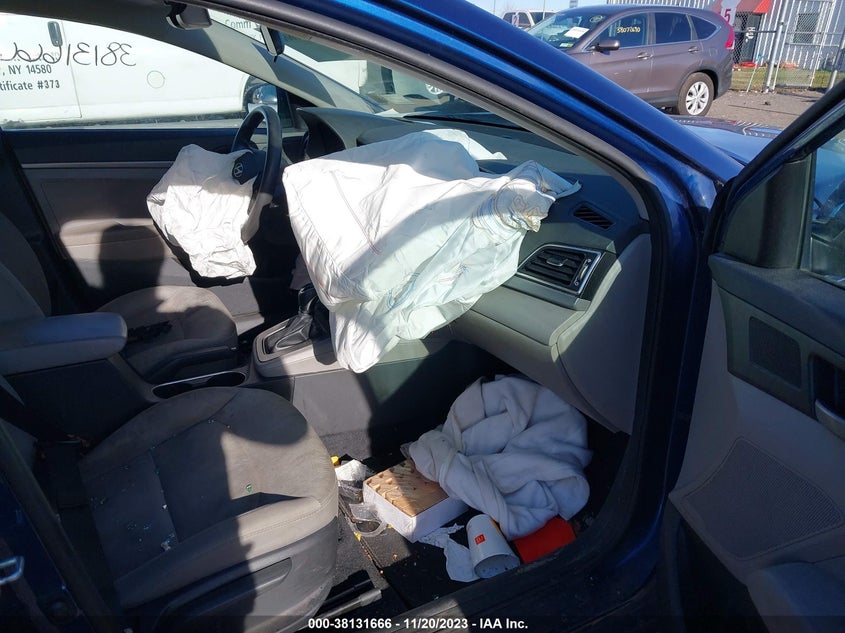 VIN 5NPD74LF4HH110780 2017 HYUNDAI ELANTRA SE