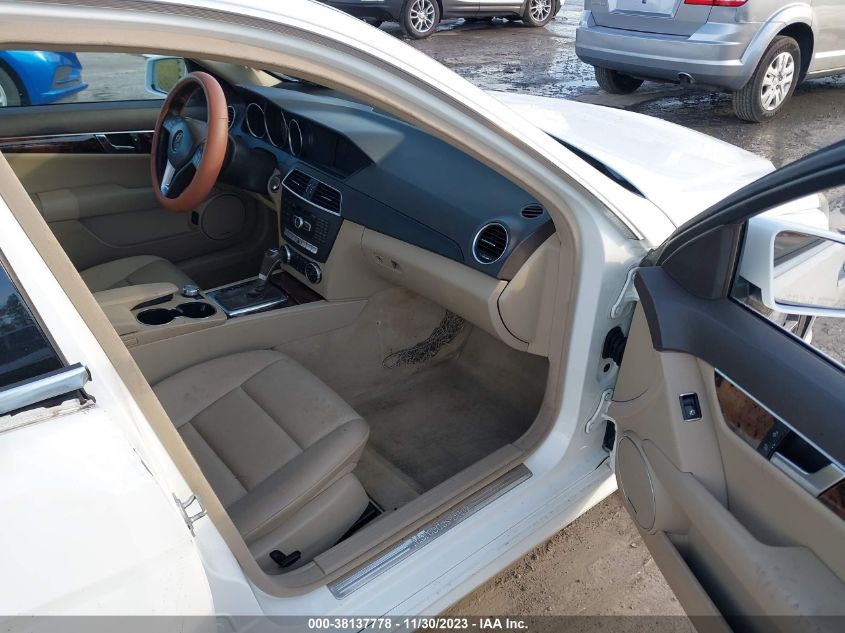 2014 MERCEDES-BENZ C 250 LUXURY/SPORT - WDDGF4HB2EG253402