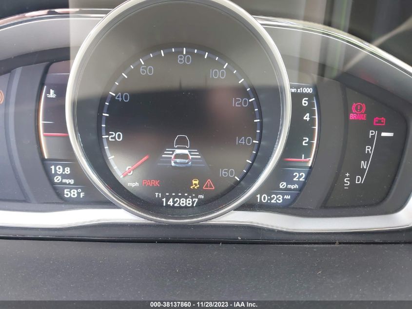 2016 VOLVO XC70 T5/PLATINUM - YV4612NM5G1241309