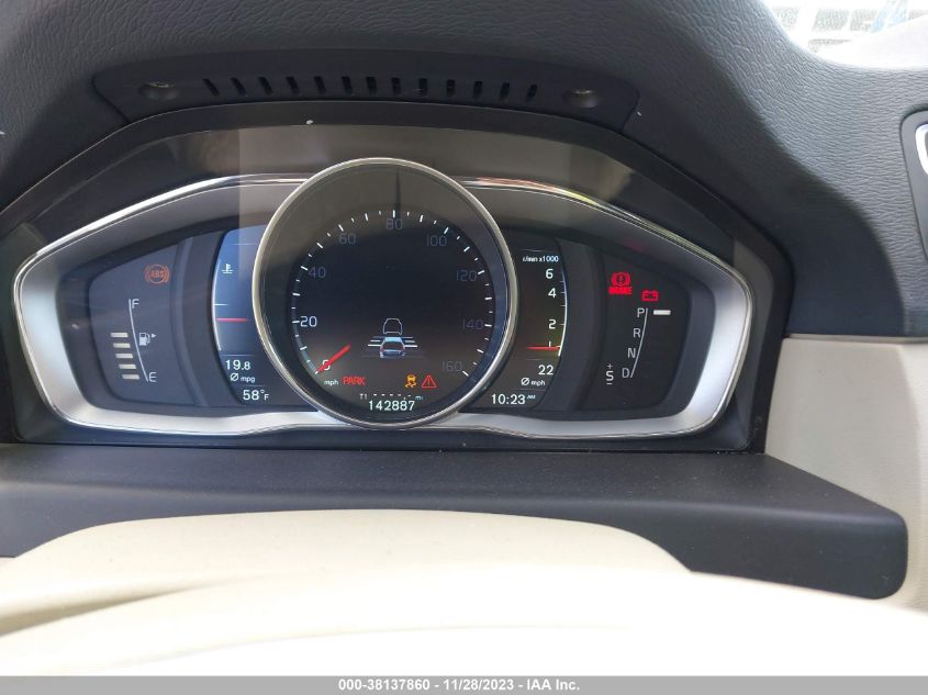 2016 VOLVO XC70 T5/PLATINUM - YV4612NM5G1241309
