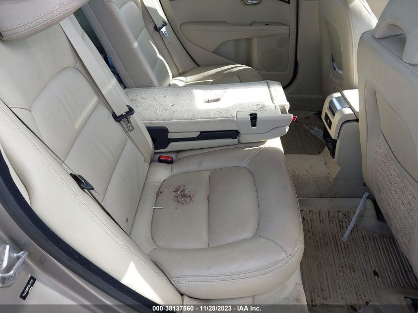2016 VOLVO XC70 T5/PLATINUM - YV4612NM5G1241309
