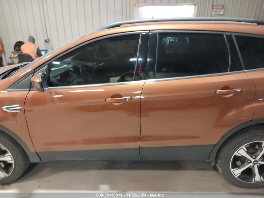 VIN 1FMCU9GD2HUB49945 2017 FORD ESCAPE SE
