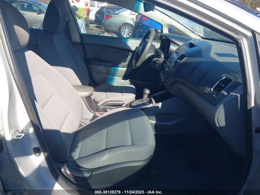 VIN 3KPFK4A7XHE055114 2017 KIA FORTE LX