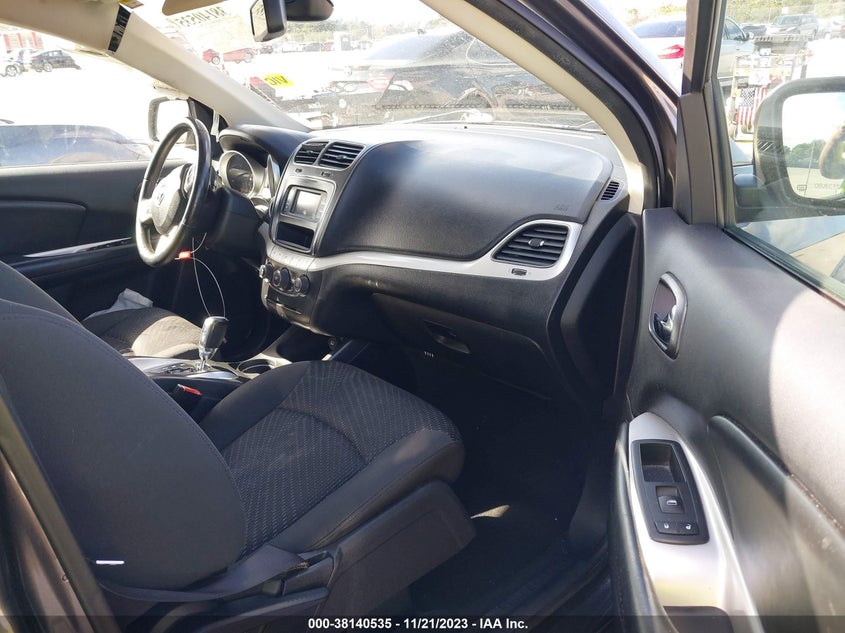 VIN 3C4PDCBG9JT525948 2018 DODGE JOURNEY SXT