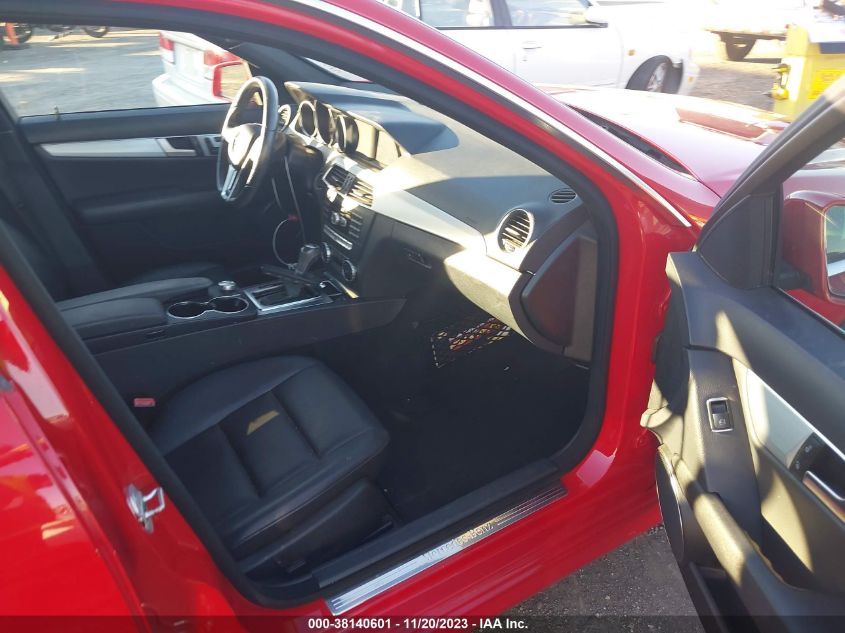 2014 MERCEDES-BENZ C 250 LUXURY/SPORT - WDDGF4HB7EA962619