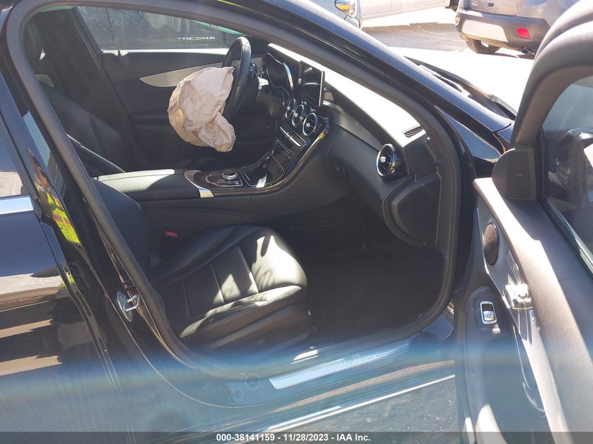 VIN 55SWF4JB7JU239854 2018 MERCEDES-BENZ C 300 300