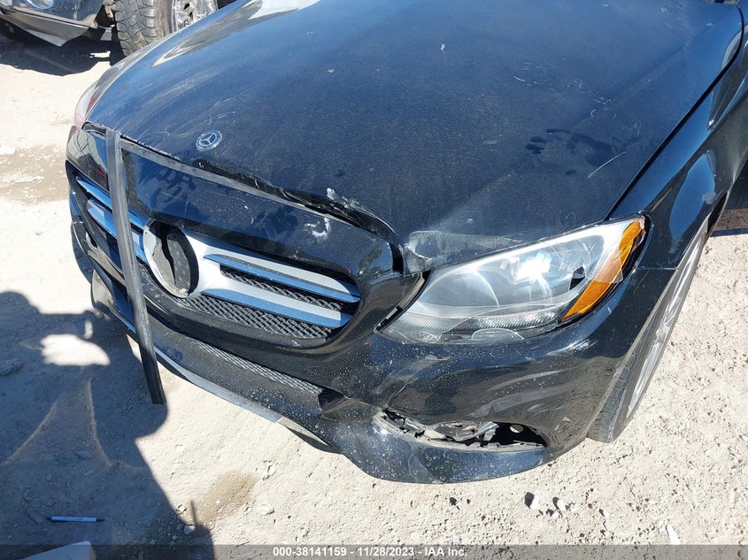 VIN 55SWF4JB7JU239854 2018 MERCEDES-BENZ C 300 300
