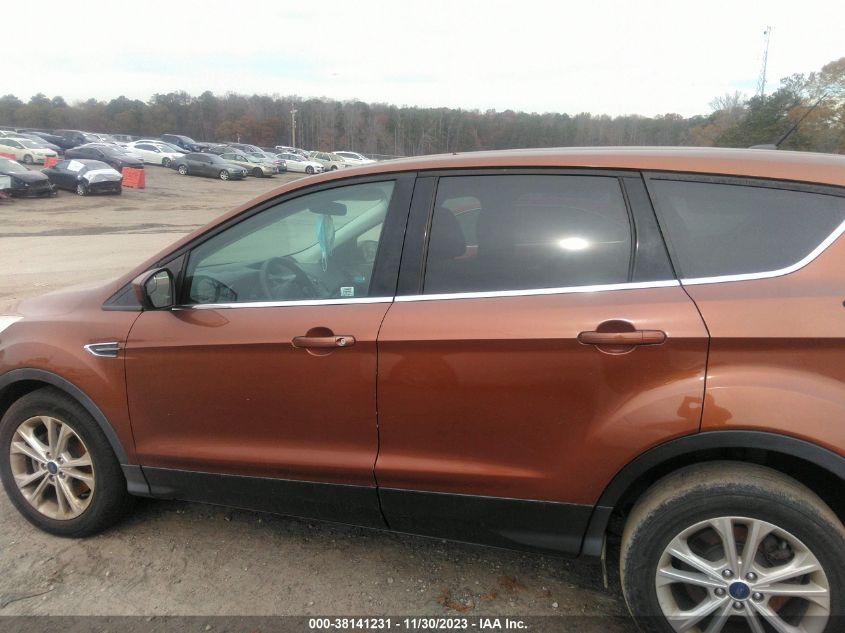 2017 FORD ESCAPE SE - 1FMCU0G99HUC52898