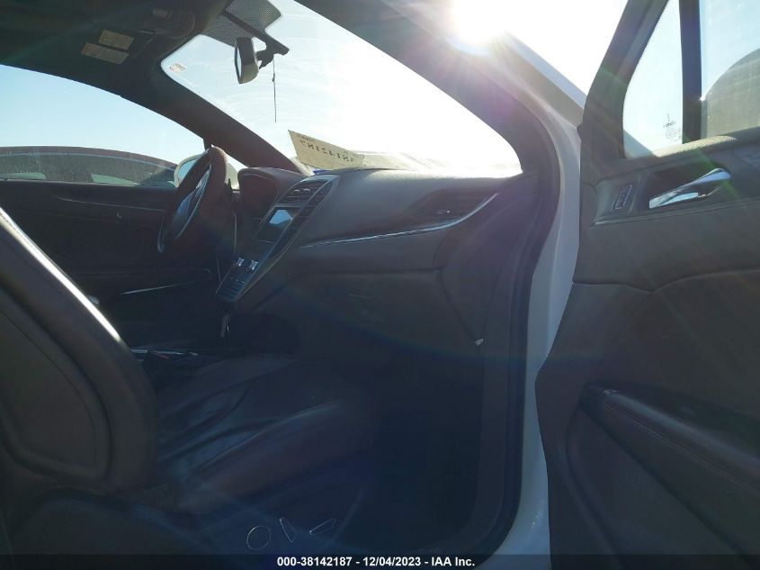 2017 LINCOLN MKC RESERVE - 5LMCJ3C94HUL19176