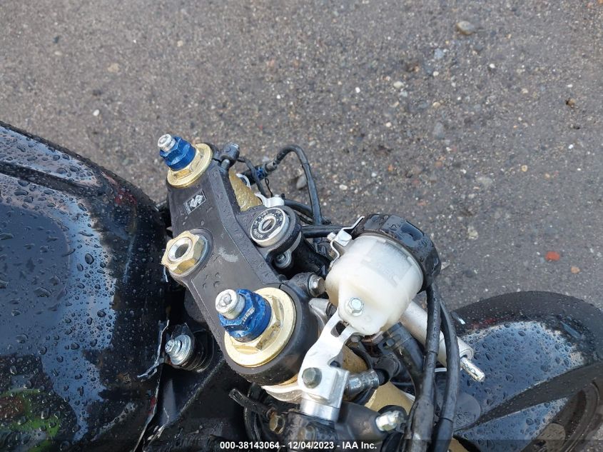 2004 SUZUKI GSX-R750 K - JS1GR7JA642103822