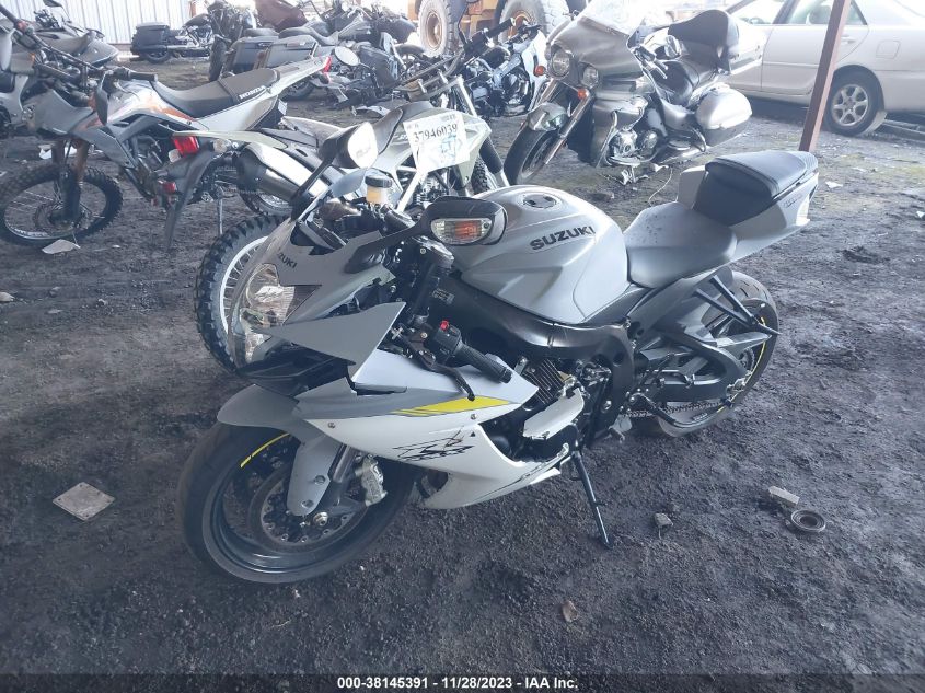2022 SUZUKI GSX-R600 - JS1GN7FA5N7100337