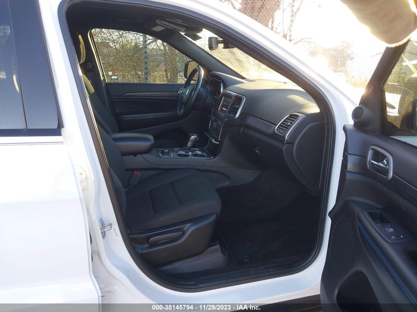 VIN 1C4RJFAG2KC546738 2019 JEEP GRAND CHEROKEE LAREDO