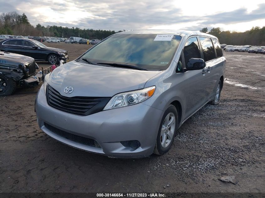 5TDZZ3DC5HS783828 2017 TOYOTA SIENNA, photo no. 2