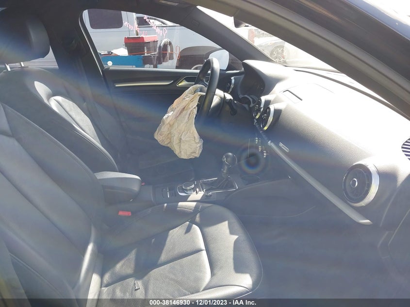 VIN WAUAUGFF6J1056353 2018 AUDI A3 PREMIUM