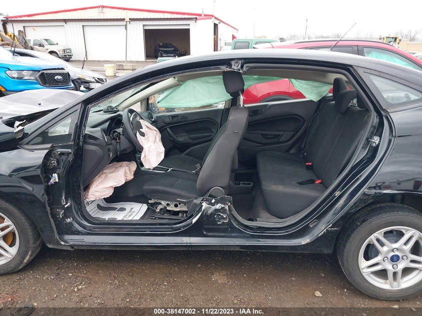 VIN 3FADP4BJ5JM123484 2018 FORD FIESTA SE