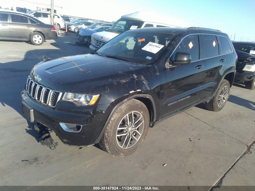 VIN 1C4RJEAG8JC392156 2018 JEEP GRAND CHEROKEE LAREDO E 4X2