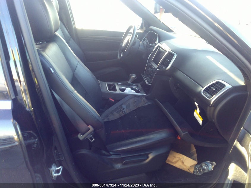 VIN 1C4RJEAG8JC392156 2018 JEEP GRAND CHEROKEE LAREDO E 4X2