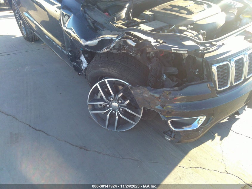 VIN 1C4RJEAG8JC392156 2018 JEEP GRAND CHEROKEE LAREDO E 4X2