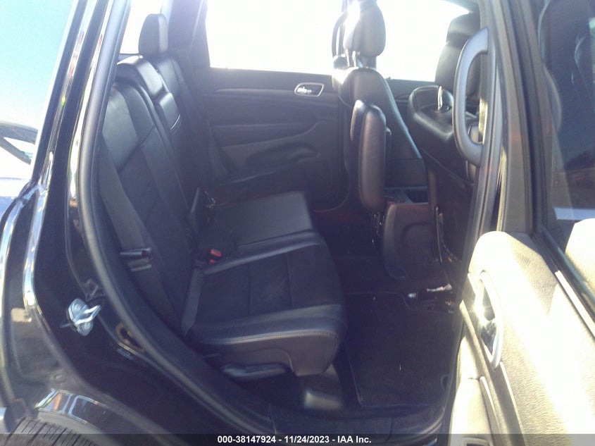 VIN 1C4RJEAG8JC392156 2018 JEEP GRAND CHEROKEE LAREDO E 4X2