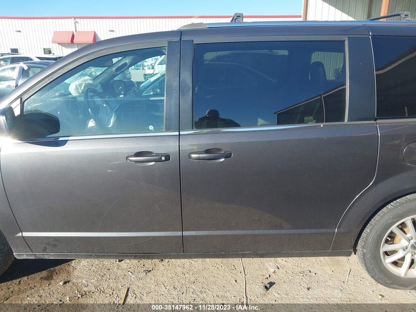 VIN 2C4RDGCG4JR299819 2018 DODGE GRAND CARAVAN SXT