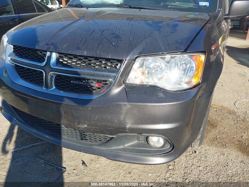 VIN 2C4RDGCG4JR299819 2018 DODGE GRAND CARAVAN SXT