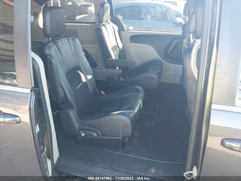 VIN 2C4RDGCG4JR299819 2018 DODGE GRAND CARAVAN SXT