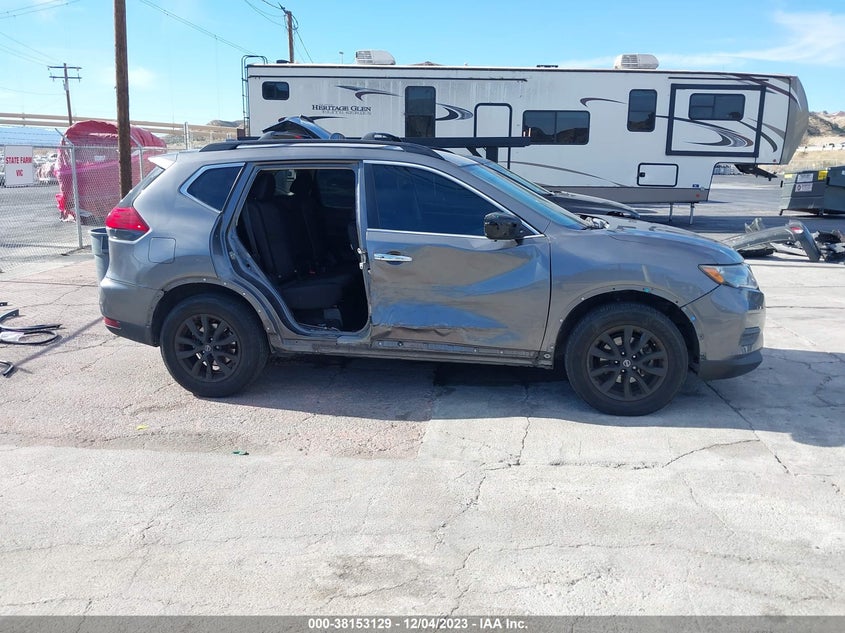 VIN 5N1AT2MT4HC880802 2017 NISSAN ROGUE SV