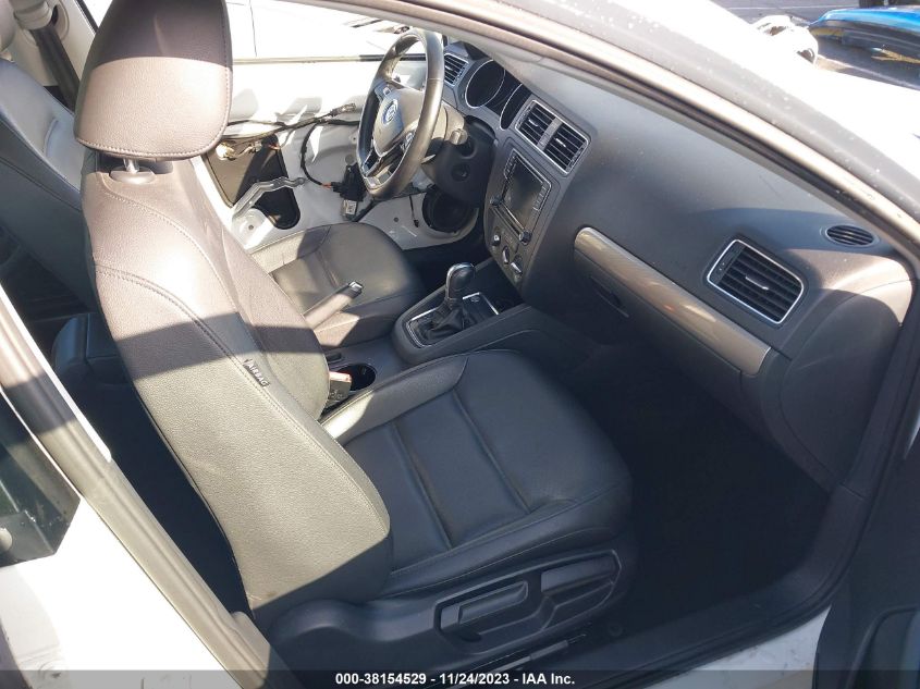 2017 VOLKSWAGEN JETTA 1.4T SE - 3VWDB7AJ5HM329701