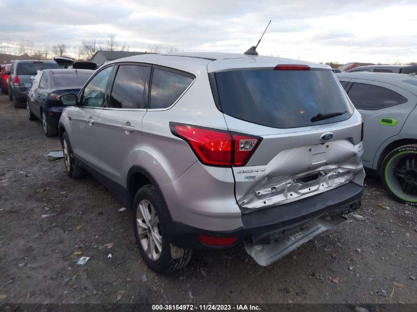 VIN 1FMCU9GD3KUC06211 2019 FORD ESCAPE SE