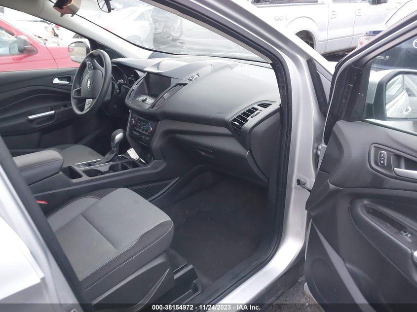 VIN 1FMCU9GD3KUC06211 2019 FORD ESCAPE SE