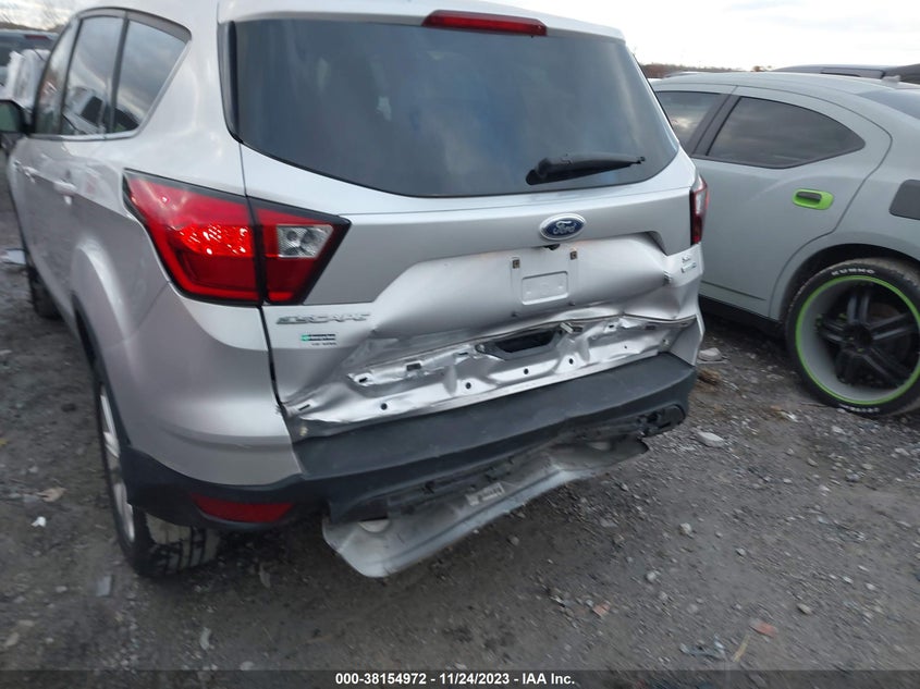 VIN 1FMCU9GD3KUC06211 2019 FORD ESCAPE SE