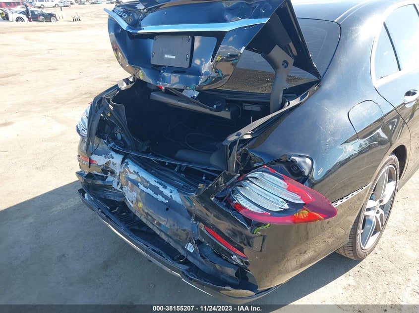 VIN WDDZF4JB5KA498955 2019 MERCEDES-BENZ E 300 300
