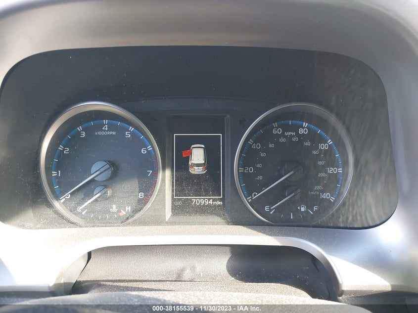 VIN JTMBFREV7JJ239752 2018 TOYOTA RAV4 LE