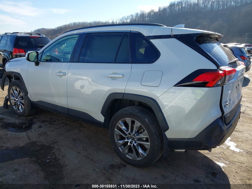 VIN 2T3A1RFV2MW142070 2021 TOYOTA RAV4 XLE PREMIUM