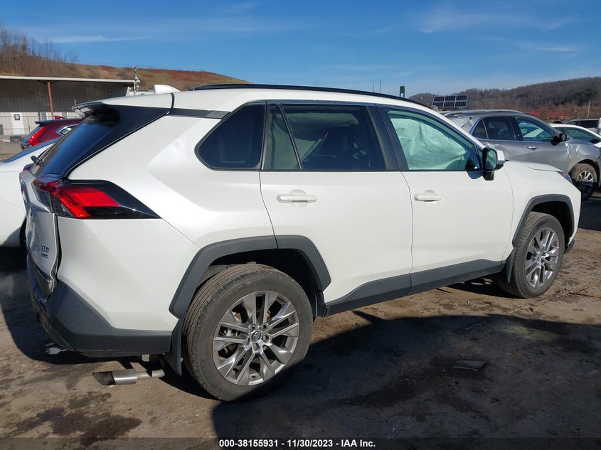 VIN 2T3A1RFV2MW142070 2021 TOYOTA RAV4 XLE PREMIUM