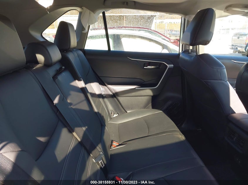 VIN 2T3A1RFV2MW142070 2021 TOYOTA RAV4 XLE PREMIUM