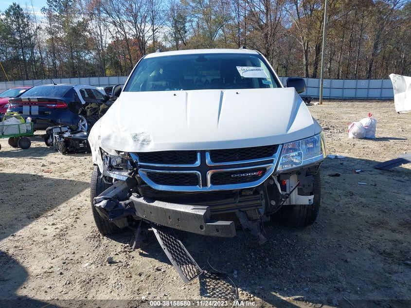 VIN 3C4PDDAG6JT523761 2018 DODGE JOURNEY SE
