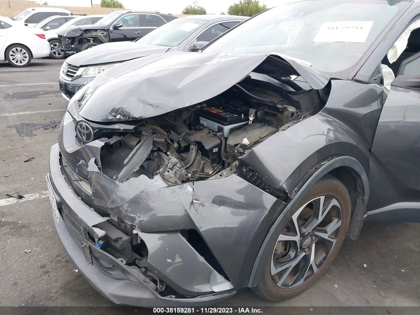 VIN NMTKHMBX9JR017864 2018 TOYOTA C-HR XLE PREMIUM