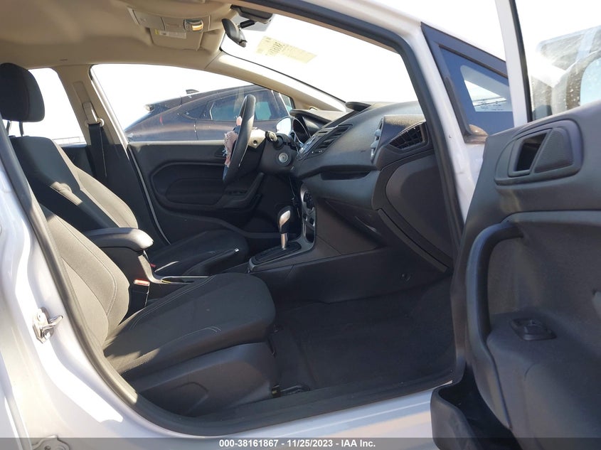VIN 3FADP4BJ9JM106686 2018 FORD FIESTA SE