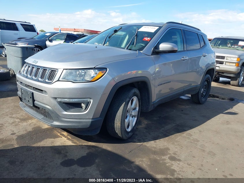 VIN 3C4NJDBBXJT355349 2018 JEEP COMPASS LATITUDE