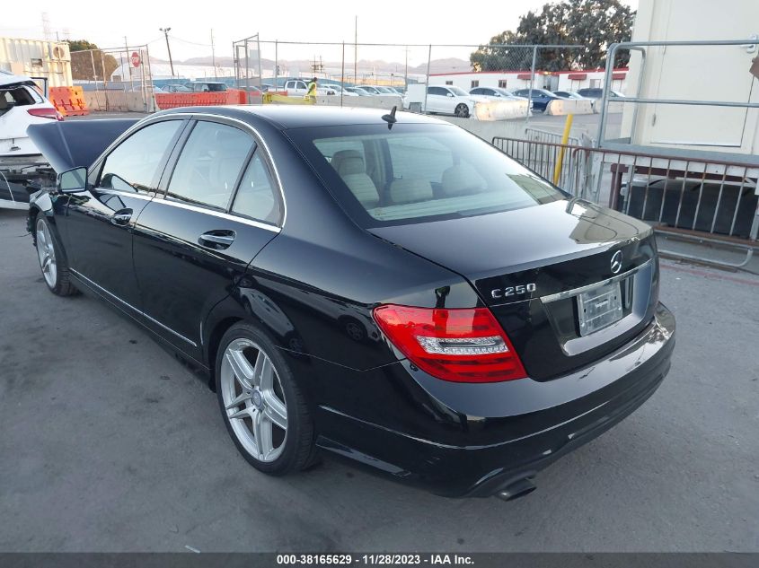 2013 MERCEDES-BENZ C 250 LUXURY/SPORT - WDDGF4HB0DR271478