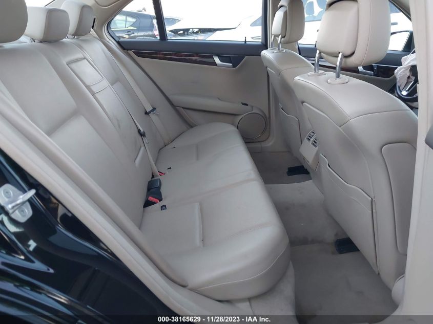 2013 MERCEDES-BENZ C 250 LUXURY/SPORT - WDDGF4HB0DR271478