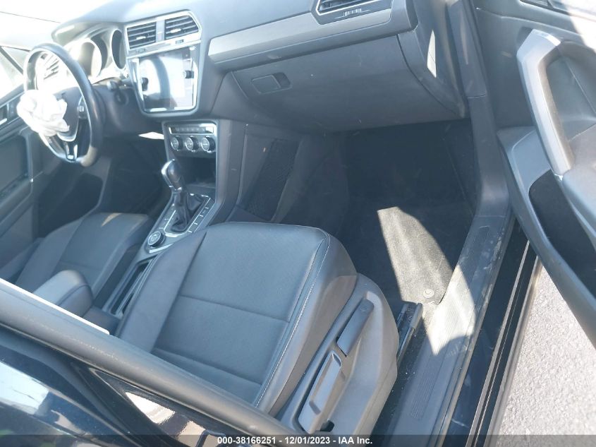 2018 VOLKSWAGEN TIGUAN 2.0T SE/2.0T SEL - 3VV2B7AX7JM220100