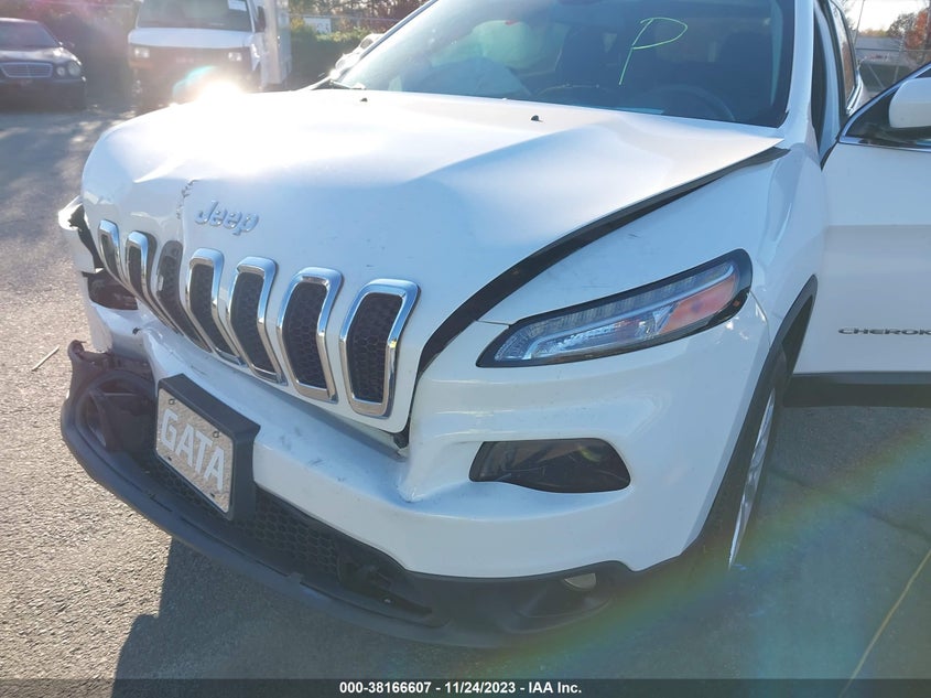 VIN 1C4PJMCB5JD570554 2018 JEEP CHEROKEE LATITUDE 4X4