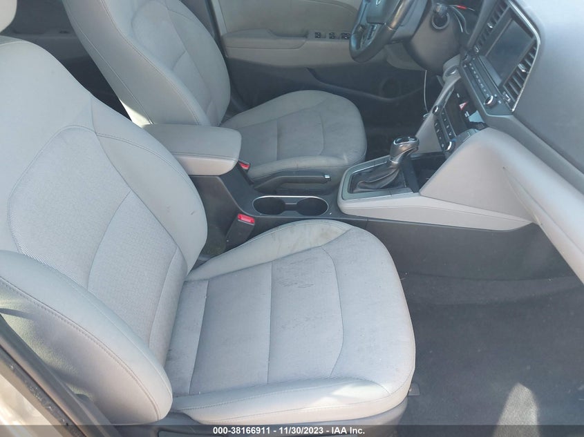 VIN 5NPD84LF0HH050865 2017 HYUNDAI ELANTRA SE