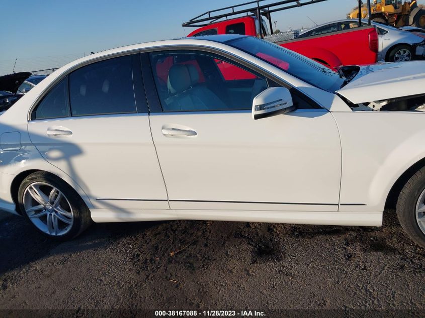 2014 MERCEDES-BENZ C 250 LUXURY/SPORT - WDDGF4HBXEA929548
