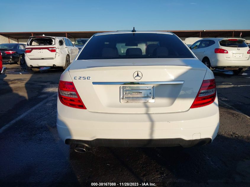 2014 MERCEDES-BENZ C 250 LUXURY/SPORT - WDDGF4HBXEA929548