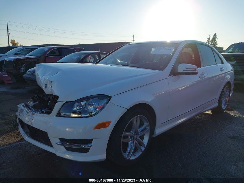 2014 MERCEDES-BENZ C 250 LUXURY/SPORT - WDDGF4HBXEA929548